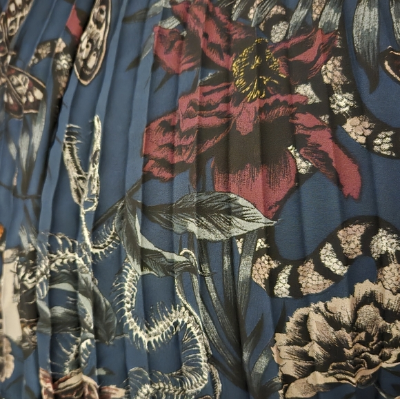 H&M Dark Green, Gotha, Skull, Snake Skirt - Picture 9 of 9